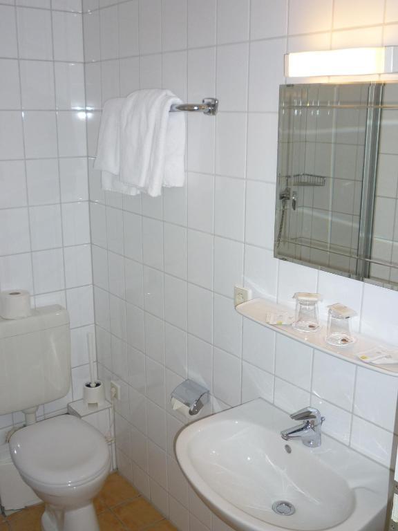 Hotel-Gaststatte Mutter Buermann Hemmingen  Room photo