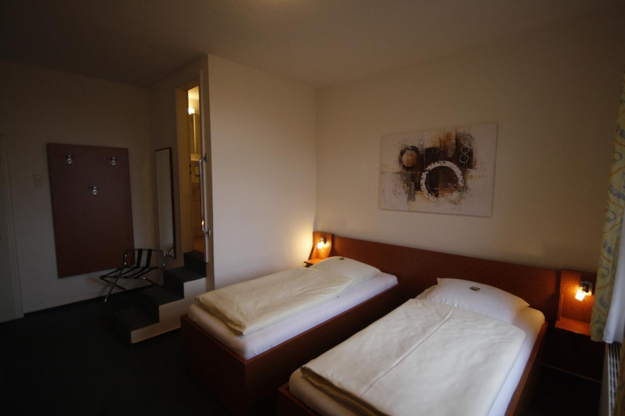 Hotel-Gaststatte Mutter Buermann Hemmingen  Exterior photo